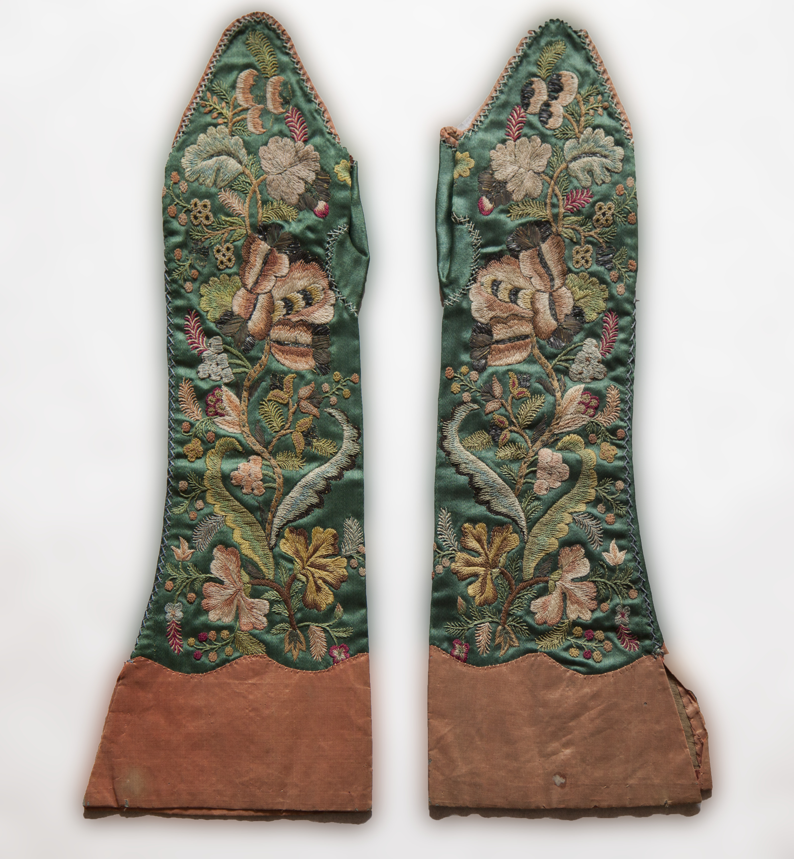 Image from the book from "The Scent of Beauty. Leonardo da Vinci Between Fashion and Style"